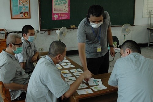 傅老師說明遊戲規則.jpg