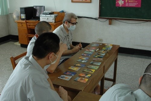 學員選擇可以代表自己的卡片.jpg