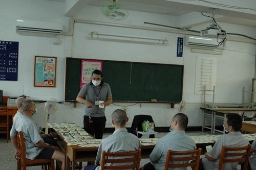 學員選擇自己喜歡的卡片.jpg