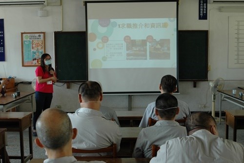 雲林斗六就業服務站個案管理員劉佳芬小姐宣導就業觀念1.jpg