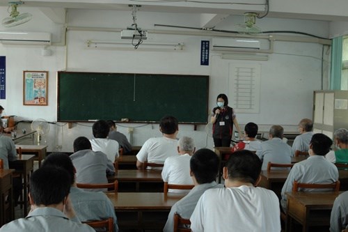 更生保護會雲林分會李主任昭慧介紹更生保護服務事項 (JPG)