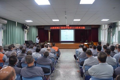 1法扶基金會梁律師上課情形.jpg
