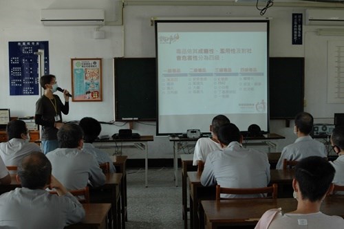 雲林縣政府衛生局蘇宗文先生介紹毒品危害防制中心業務內容.jpg