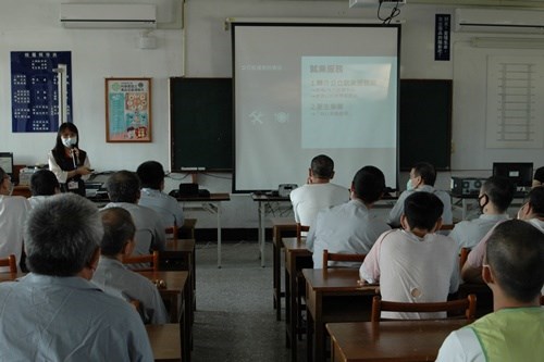 更生保護會雲林分會徐麗婷個管員介紹更生保護服務內容.jpg