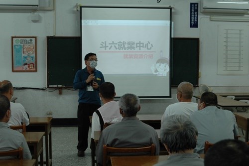 個案管理員分析就業市場(JPG檔)