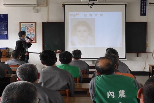 雲林縣政府衛生局個案管理員蘇○文介紹毒品的危害(JPG檔)