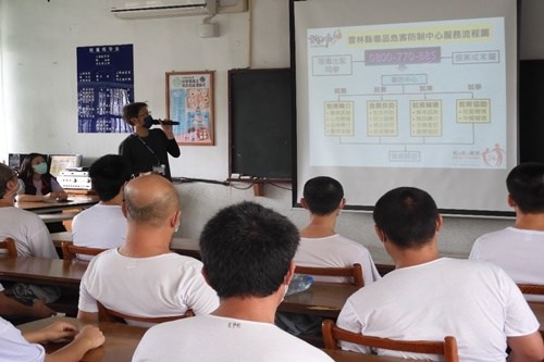 雲林縣政府衛生局個案管理員蘇○文介紹毒危中心服務流程(JPG檔)