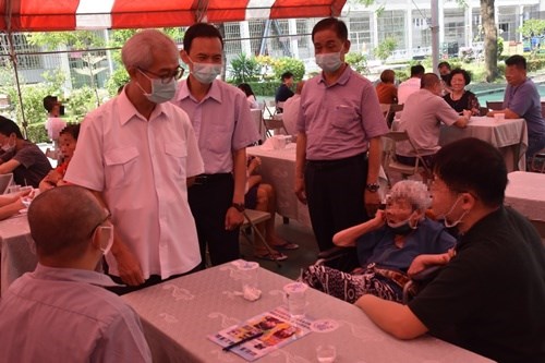 The warden is concerned about the situation of the family members(一)(JPG)