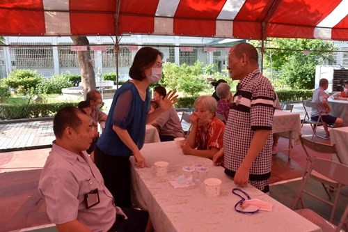 Secretary and listening to family members’ suggestions(JPG)