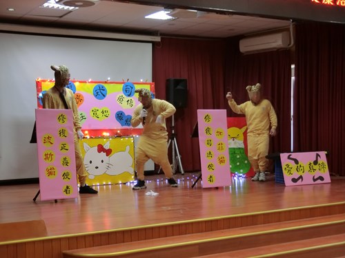 多口相聲賣力演出