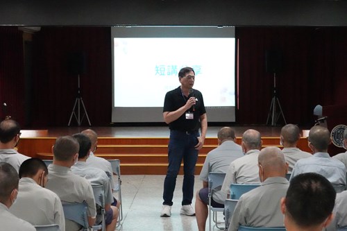 洪正志牧師以過來人的身份現身說法